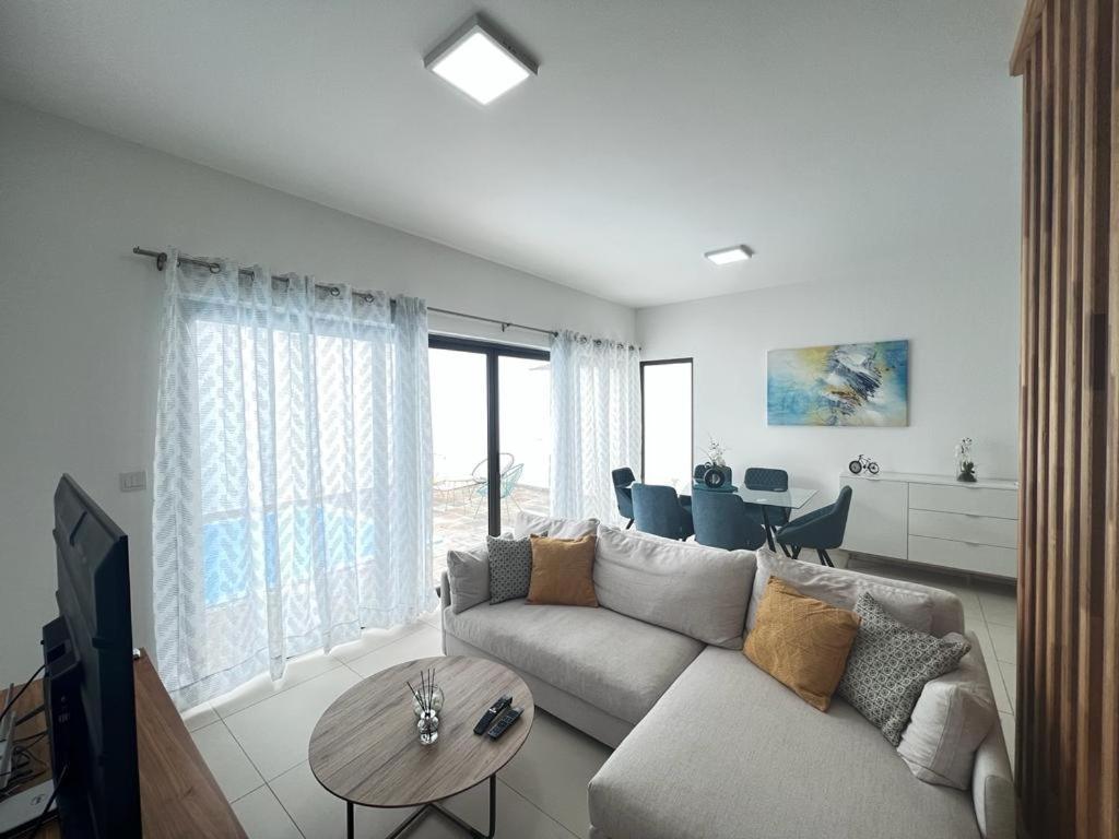 Azure 4 Bedrooms Haven Retreat: Where Tranquility Meets Turquoise Waters, Flic En Flac Mauritius エクステリア 写真